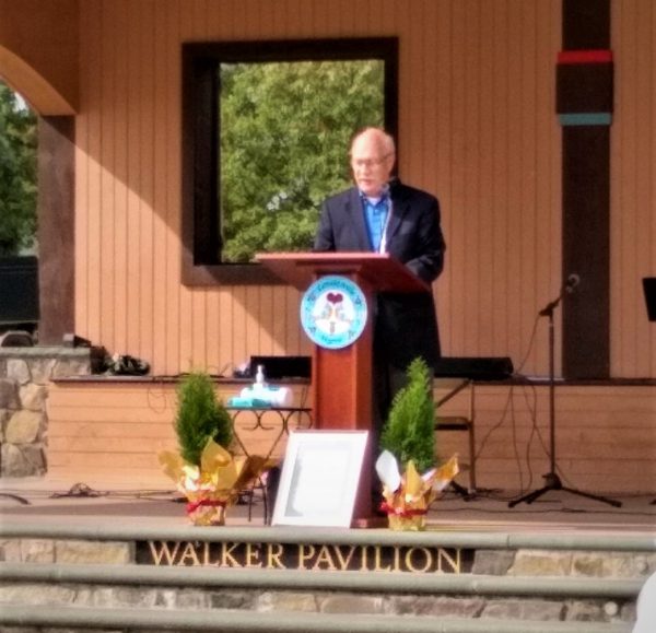 Michael Zapf speaking at the Elaine Walter memorial service